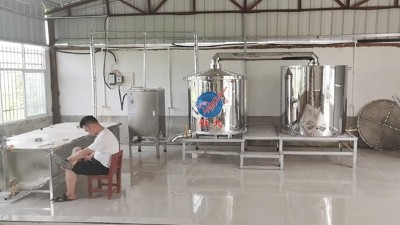 新型釀酒設(shè)備里到底藏著什么秘密，連釀酒老師傅都忙著換？