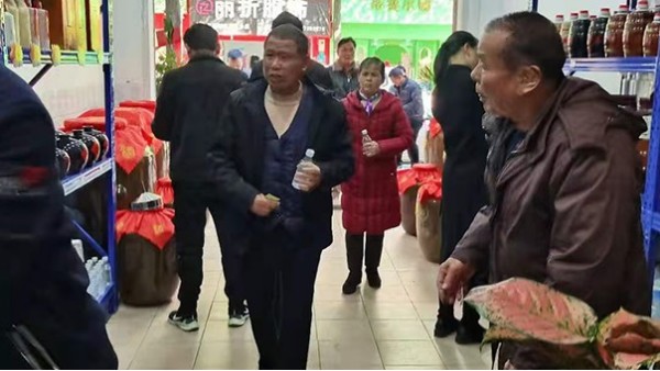 農(nóng)村創(chuàng)業(yè)好項目：引進電加熱釀酒設備，一邊釀酒一邊養(yǎng)雞