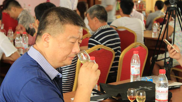 電加熱釀酒設(shè)備：如何通過(guò)聞香來(lái)鑒別七種陳香老酒？
