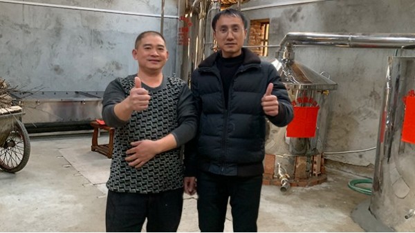 亮了！亮了！500斤白酒釀酒設(shè)備同時蒸糧蒸酒只用了4小時！