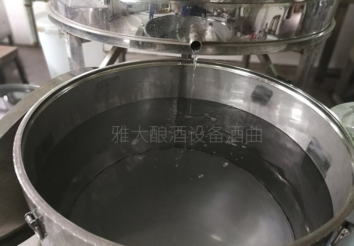 9.3蒸汽釀酒設(shè)備釀出來(lái)的同一鍋酒，不同階段酒質(zhì)不一樣