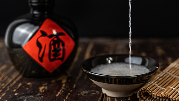 我們當(dāng)?shù)匾院雀叨染茷橹鳎x用怎樣的白酒蒸餾設(shè)備好？