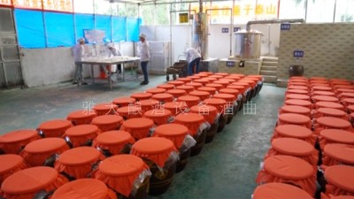 用小型酒廠釀酒設(shè)備開家小酒坊，需要投入哪些成本？