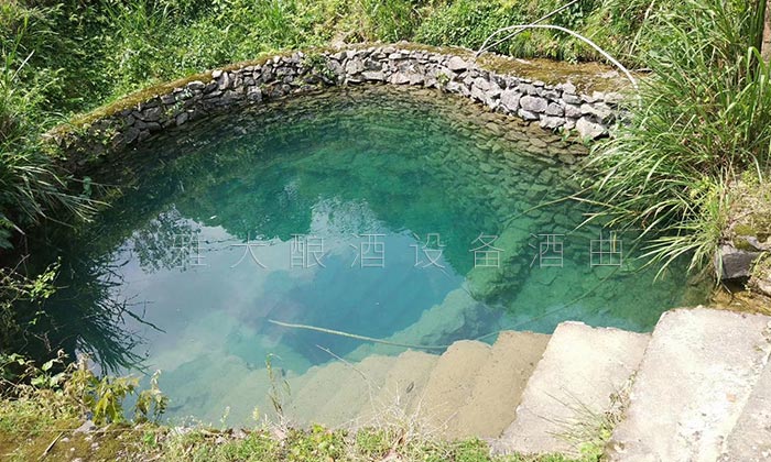 5-曾氏酒業(yè)-1套純糧釀酒設(shè)備，200平米舊廠房+3個臨街鋪面，輕松開酒廠井水3