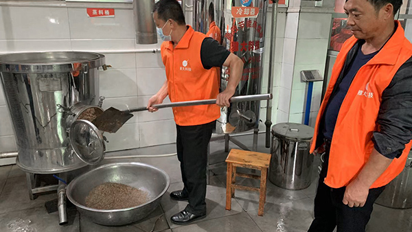 9大管家式服務是我們的底氣，雅大白酒釀造設備精釀好酒