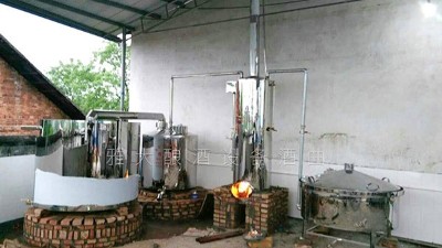 在農(nóng)村開(kāi)小型酒廠有錢途嗎?小型釀酒設(shè)備靠譜嗎？