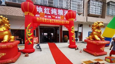 揭密小縣城用純糧釀酒設(shè)備釀酒的散裝酒坊，利潤究竟有多大！