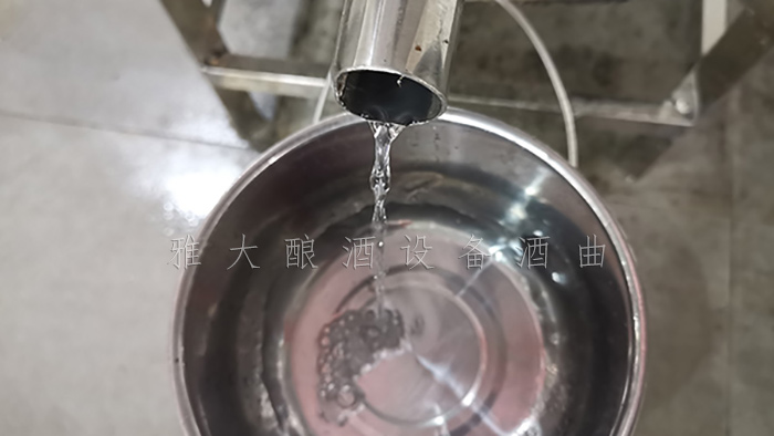 11.26小型白酒釀酒設(shè)備出酒度數(shù)太高，怎么降度好