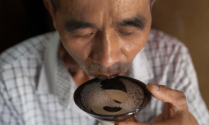 酒體協(xié)調(diào)甜味，不刺喉、不尖辣