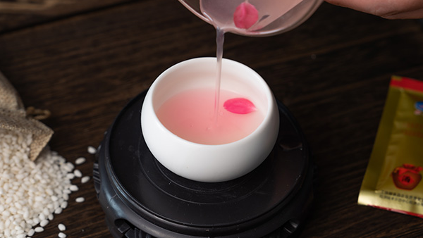 釀一壇美味桃花糯米酒，封存春天的味道