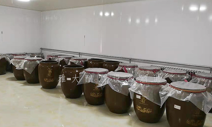 10.4張總的標準化發(fā)酵車間，全部用廣口陶缸發(fā)酵