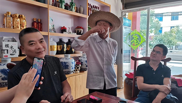 用蒸餾釀酒設(shè)備開酒坊，怎樣才能留住更多回頭客？