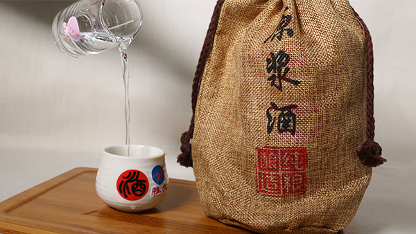用小型釀酒設(shè)備釀造的白酒，為什么能品出花果香？