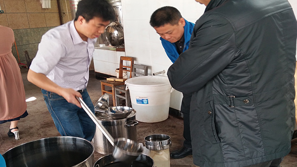用雅大釀酒設(shè)備做酒不會(huì)賣酒，看虎哥如何利玩轉(zhuǎn)聚會(huì)營(yíng)銷