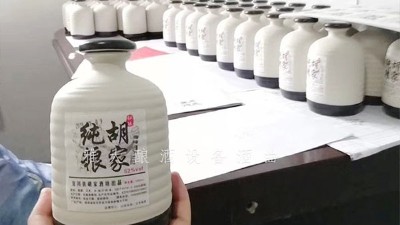 哪里有能釀出農(nóng)村土酒的小型酒廠釀酒設(shè)備？