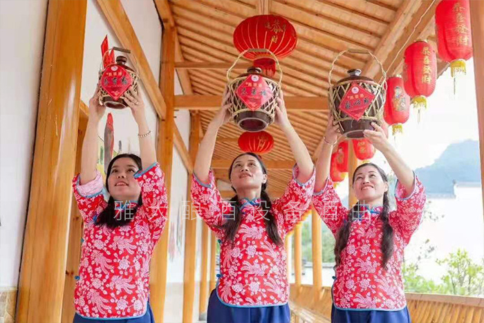 從廚師到釀酒師，用蒸餾釀酒設(shè)備釀出美酒，釀出紅火日子