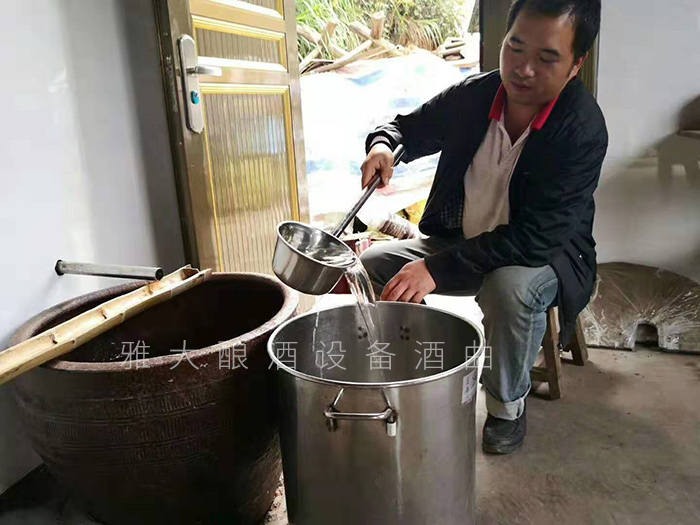 從廚師到釀酒師，用蒸餾釀酒設(shè)備釀出美酒，釀出紅火日子