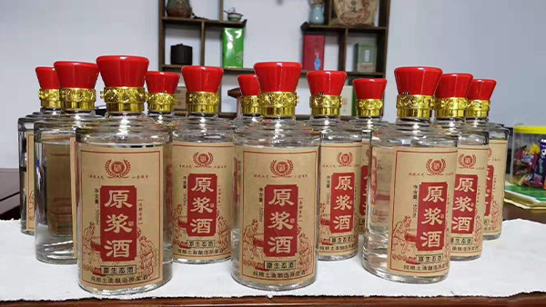 堅持用白酒釀酒設(shè)備做純糧酒，每天釀2鍋酒還不夠賣！