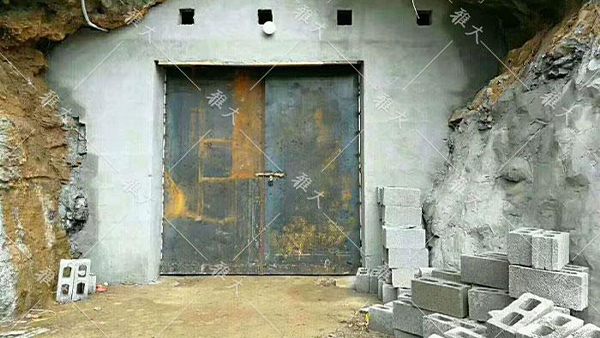 引進(jìn)大型釀酒設(shè)備，酒旅融合，依托溶洞優(yōu)勢資源打造特色洞藏酒