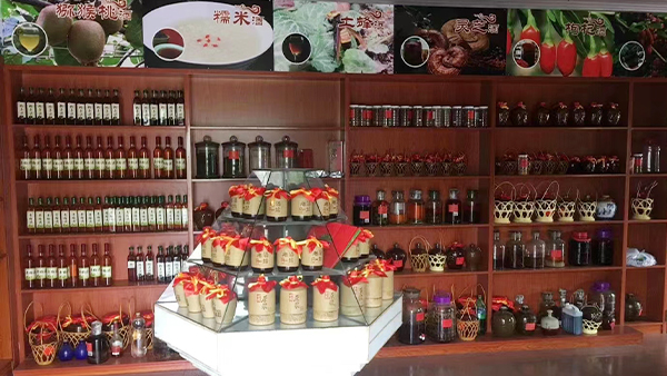 三碗酒坊太厲害，用釀酒蒸餾設(shè)備開(kāi)酒坊6年長(zhǎng)期合作門店達(dá)幾十家！