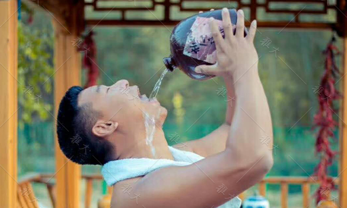 10.13用小型蒸餾釀酒設(shè)備做酒，如何提升酒量你學(xué)會(huì)了嗎