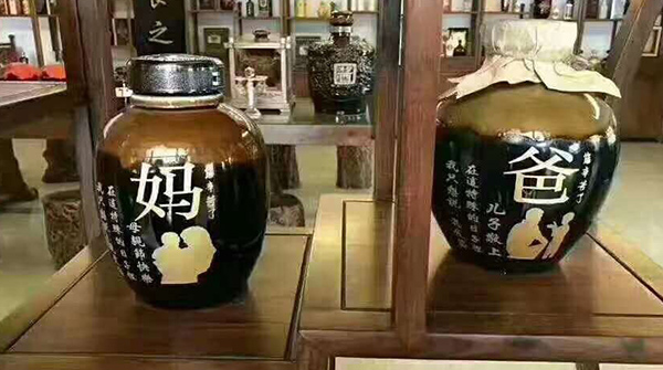 用大型釀酒設(shè)備做高粱酒，山西范姐做的節(jié)日定制酒別具一格！